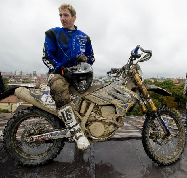 Moto de trilha, sherco em Piratininga